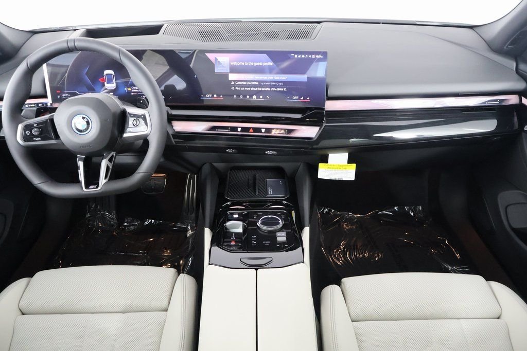 New 2027 Mineral White Metallic BMW 550e xDrive image 4