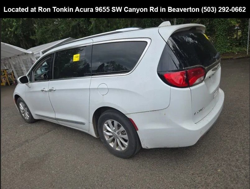 Used 2019 Bright White Clearcoat Chrysler Touring L image 4