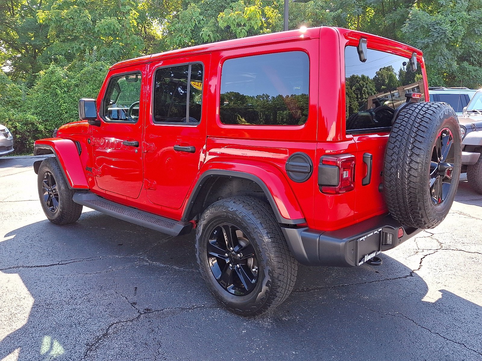 Certified Used 2022 Firecracker Red Clearcoat Jeep Unlimited Sahara Altitude image 4