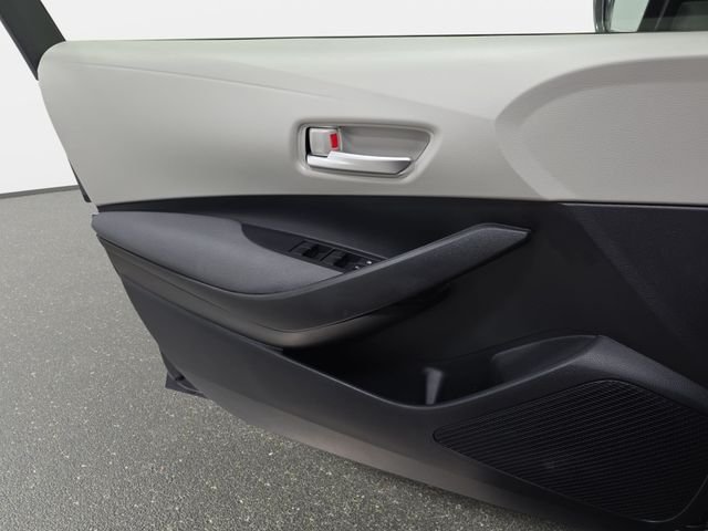 Certified Used 2020  Toyota LE image 22