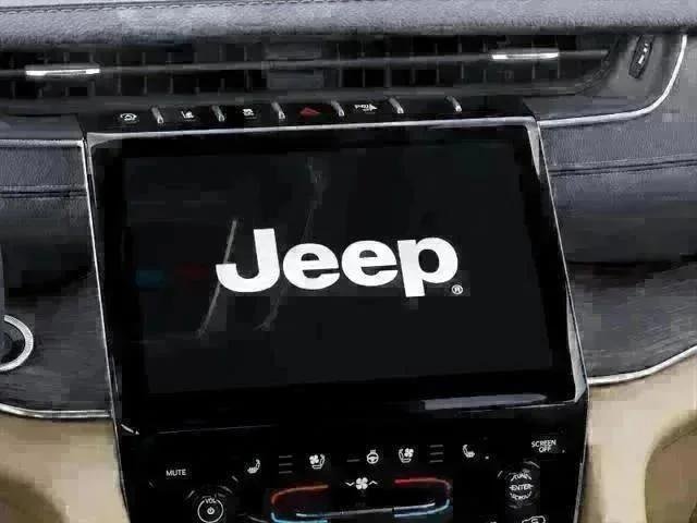 New 2025 Bright White Clear-Coat Exterior Paint Jeep Limited image 88