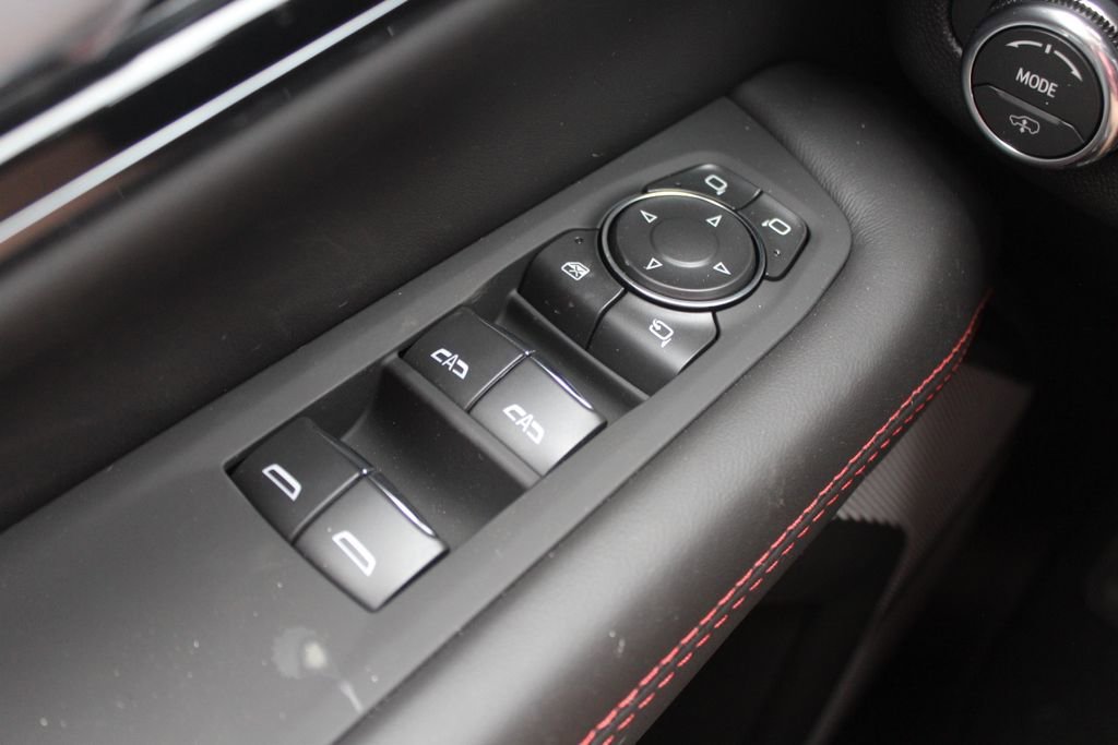 2026 GMC Yukon AT4 Ultimate - Photo 23