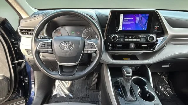 Used 2023 Blue Toyota Platinum image 9