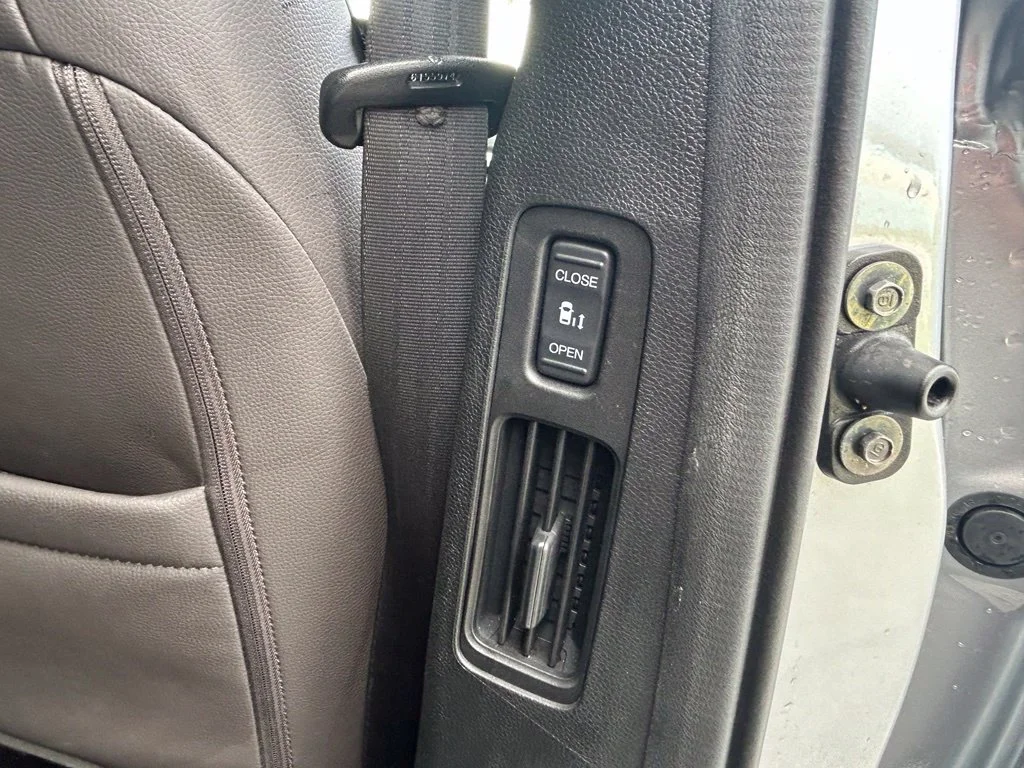 Used 2018 Silver Honda EX-L image 32