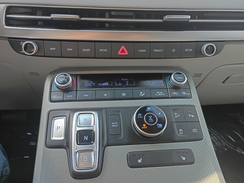 Used 2025  Hyundai SEL image 27
