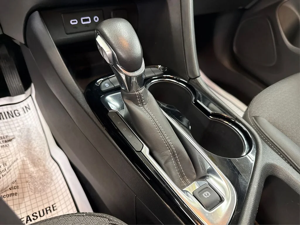 Used 2022 Red Buick Preferred image 31