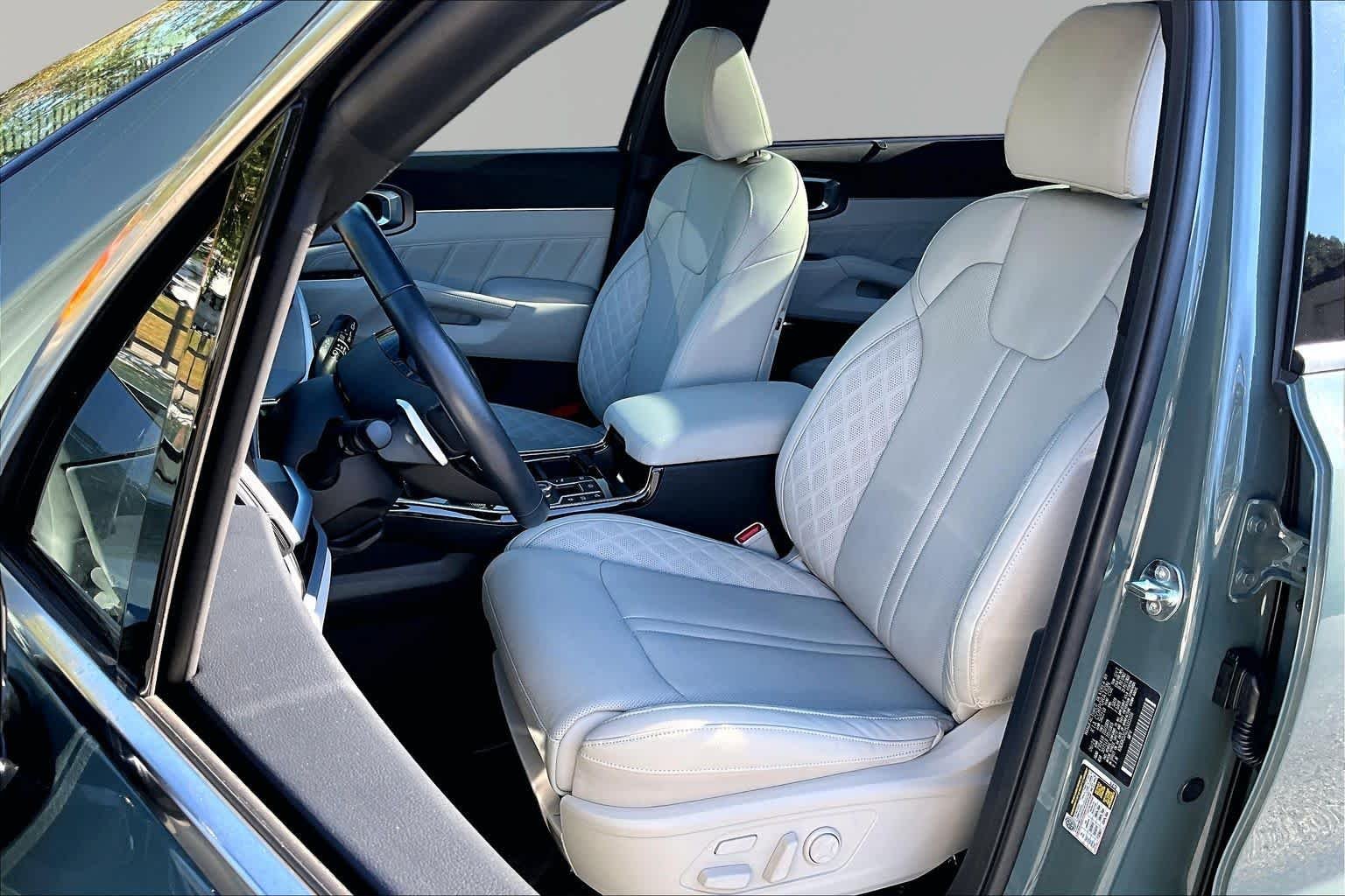 Used 2025 Cityscape Green Kia SX Prestige image 8