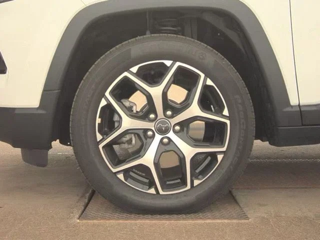 Used 2025 White Jeep Limited image 22
