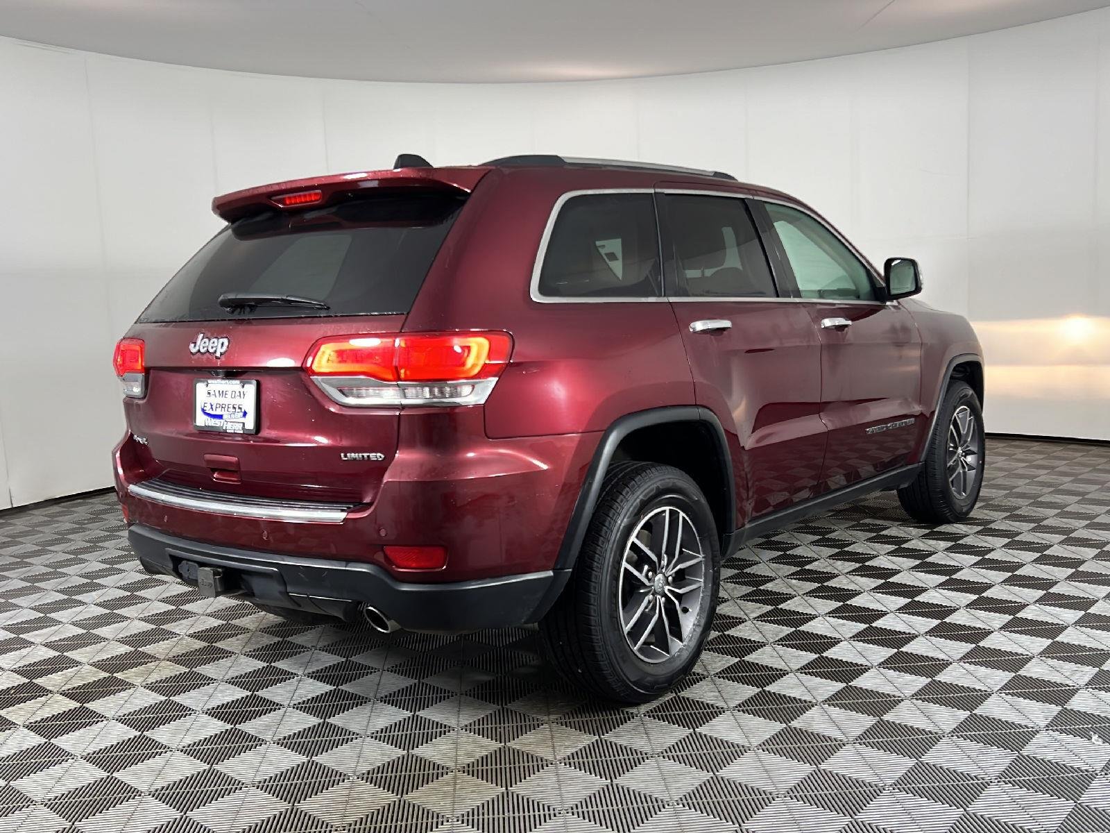 Used 2018 Velvet Red Pearlcoat Jeep Limited image 5