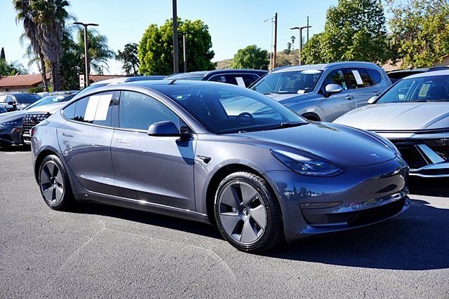 Used 2021  Tesla Standard Range Plus image 5