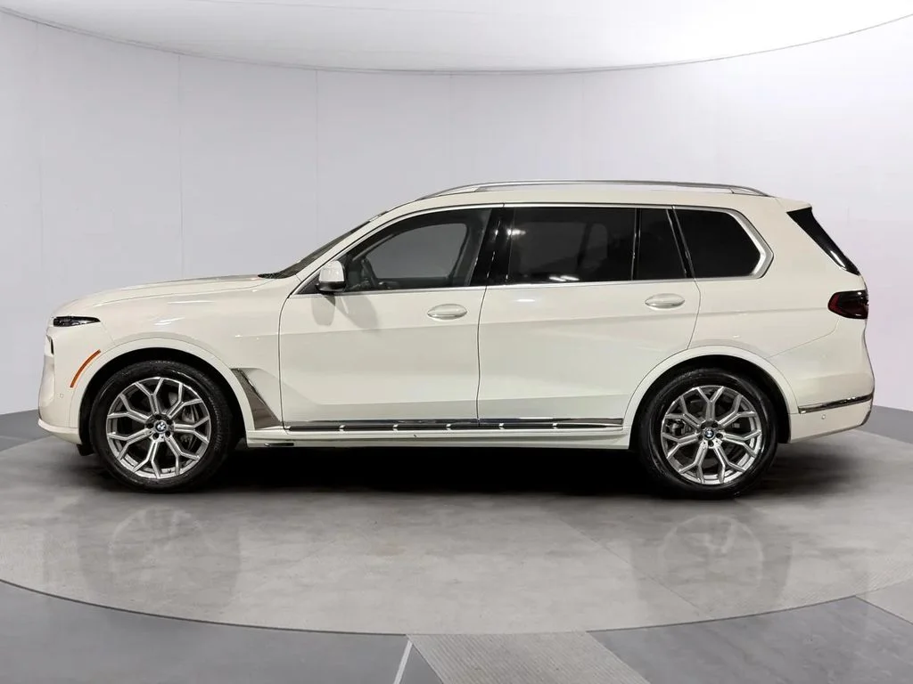 Used 2026 Alpine White BMW xDrive40i image 6