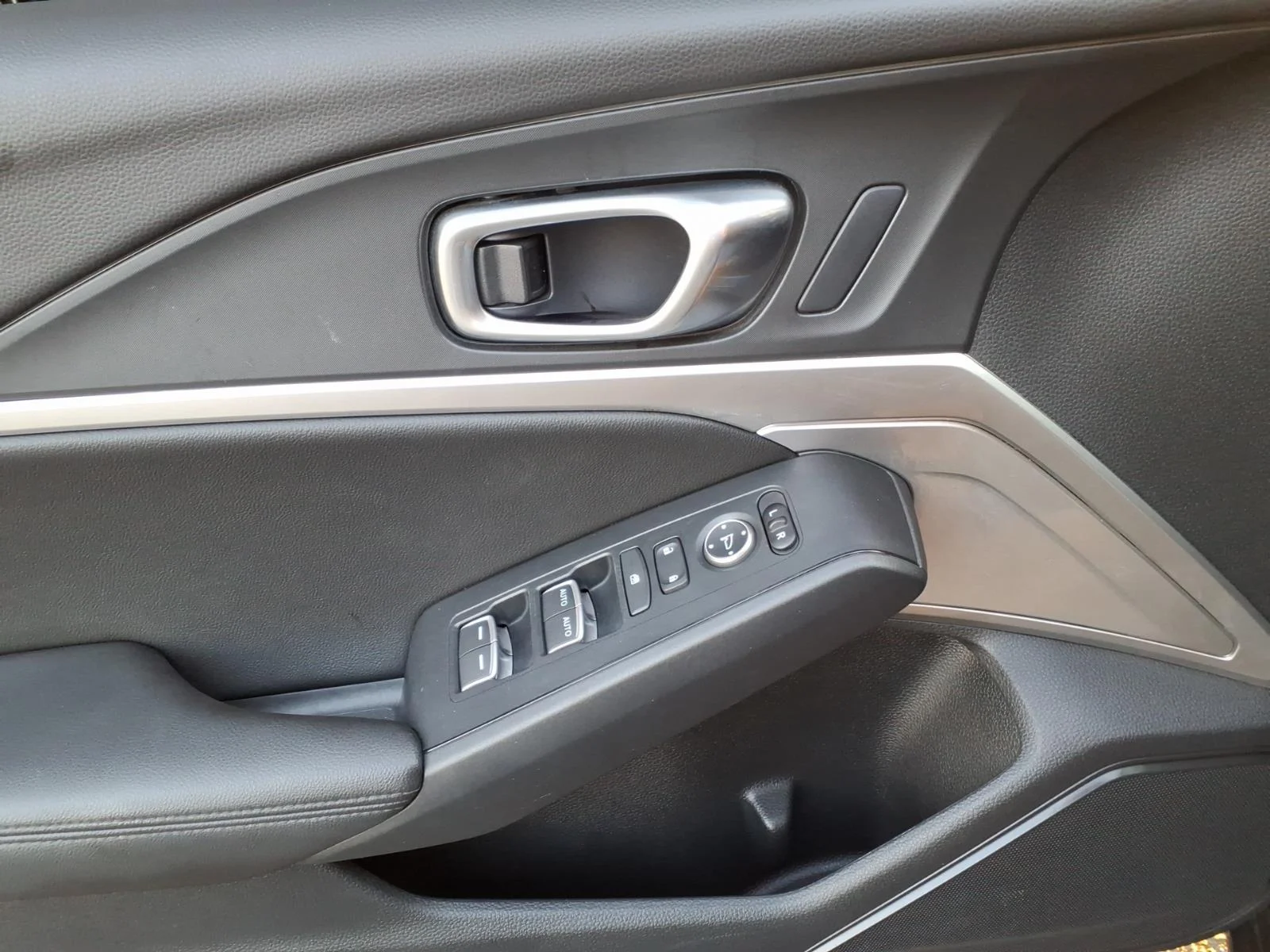 Used 2024 Liquid Carbon Metallic Acura INTEGRA image 18