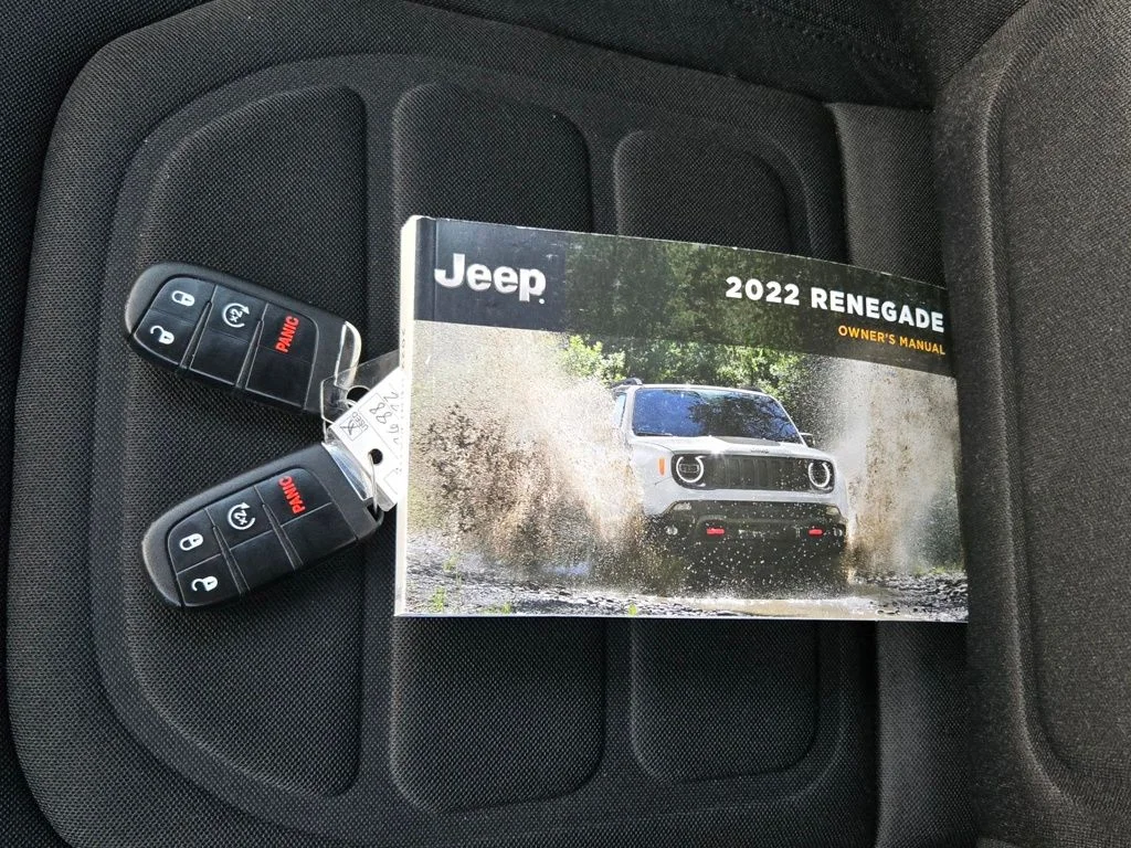 Certified Used 2022 Red Jeep Latitude image 12