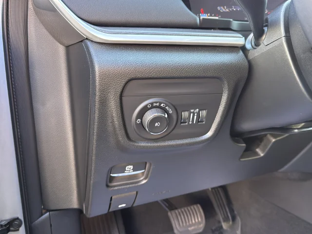 Used 2024 Silver Jeep Limited image 28
