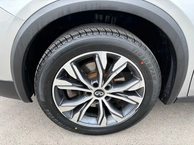Used 2017 Silver INFINITI Premium image 10