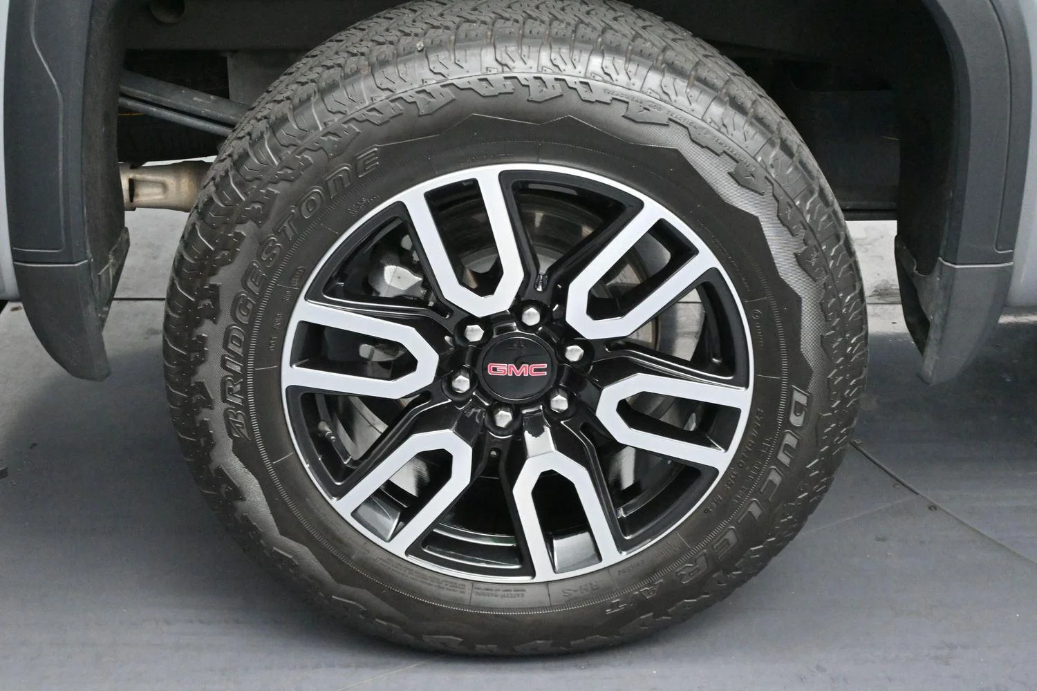 Used 2025 Sterling Metallic GMC AT4 image 35