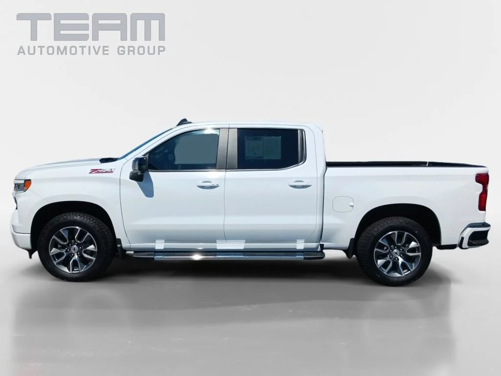 Used 2025 Summit White Chevrolet RST image 4
