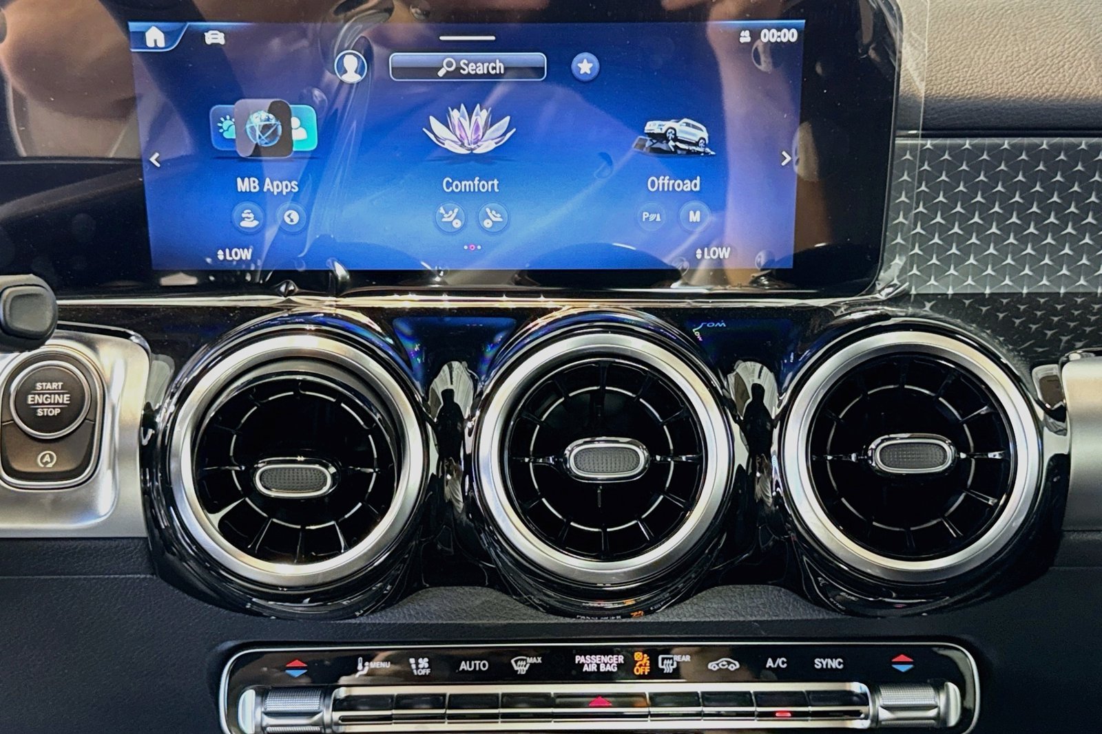New 2026 Polar White Mercedes-Benz GLB 250 image 14