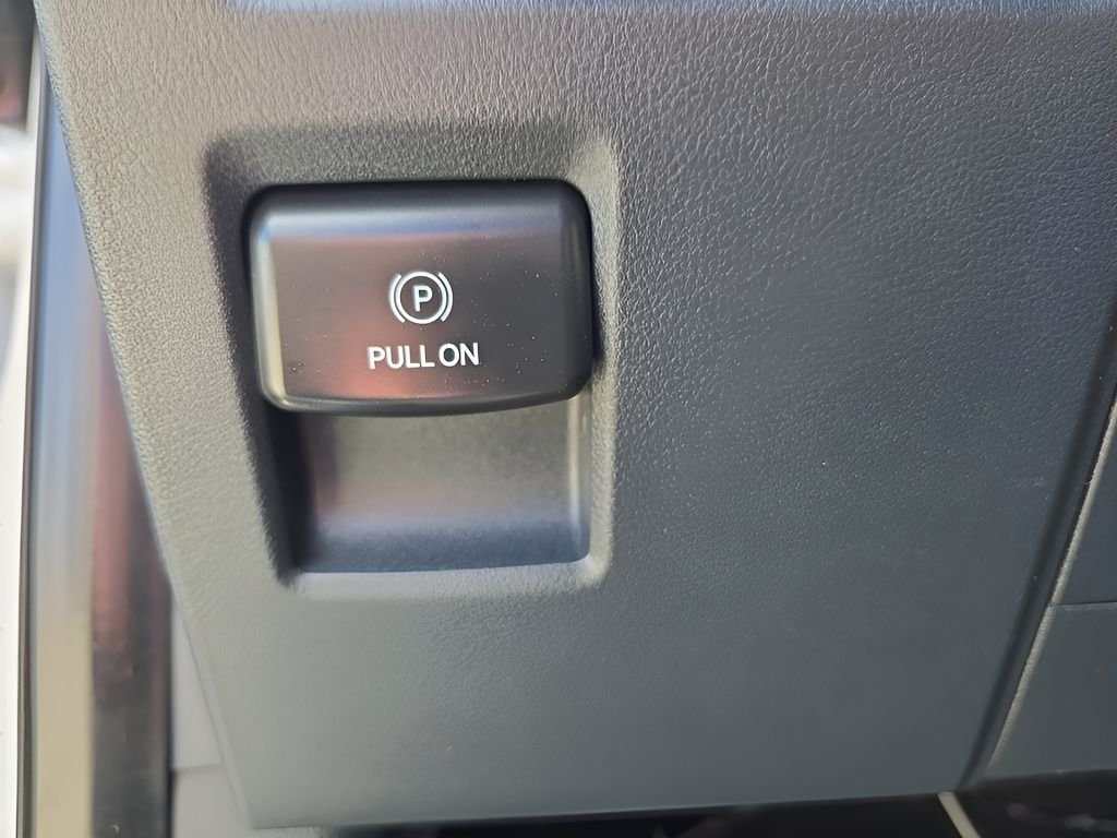 Used 2022 White Ford  image 32