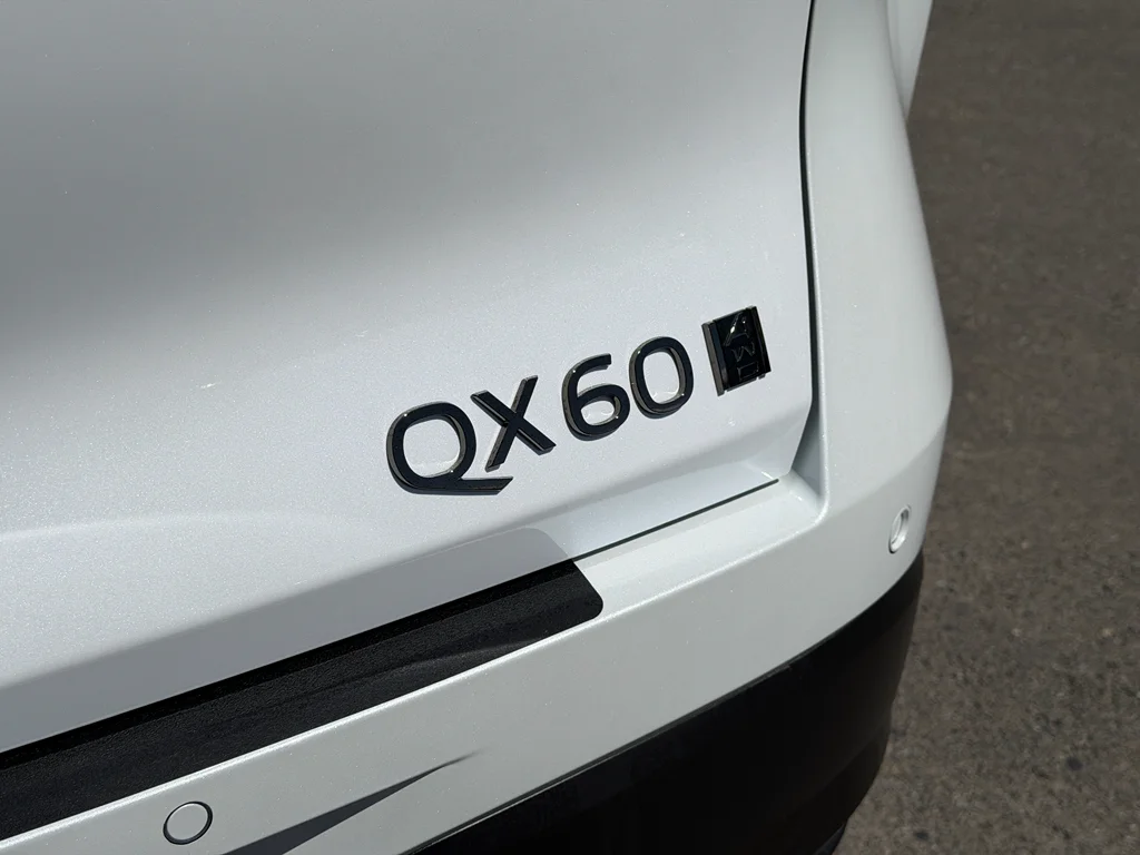 New 2027 2T RAD WHT INFINITI Autograph AWD image 12