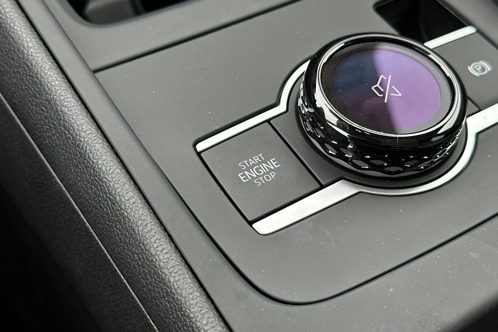 New 2026 Deep Black Pearl Volkswagen 2.0T SE image 22