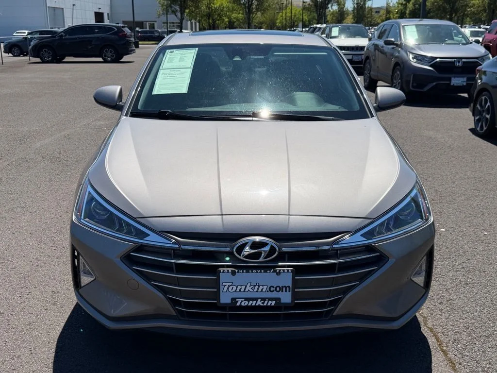 Used 2020 Fluid Metal Hyundai Value Edition image 3