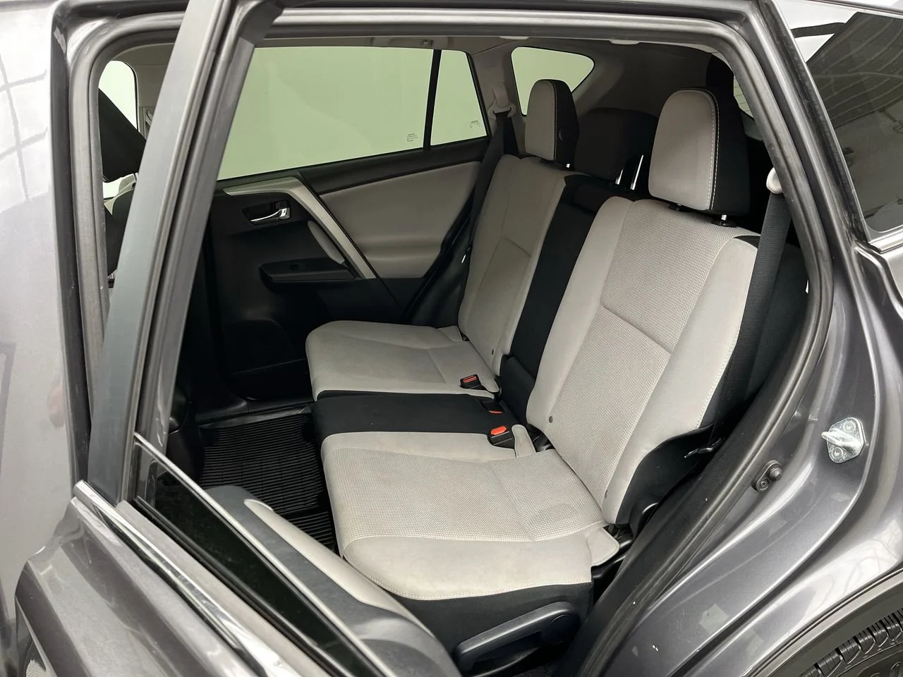 Used 2016 Gray Toyota XLE image 11