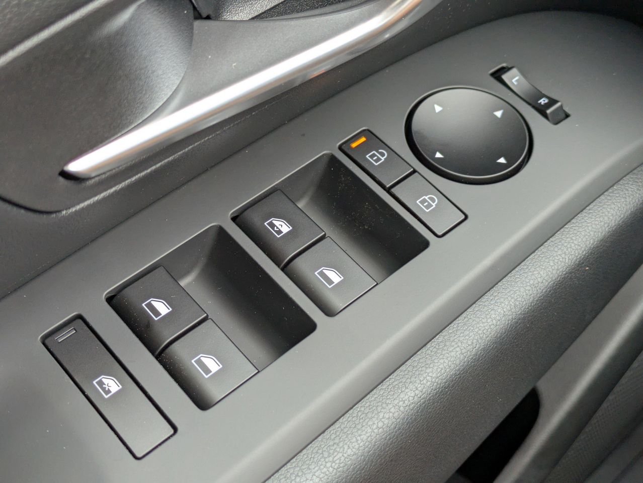 New 2027 Sage Gray Hyundai SE FWD image 19