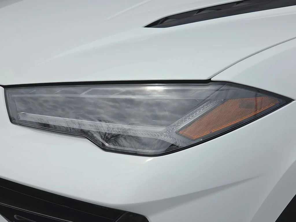 Used 2024 White Lamborghini S image 25