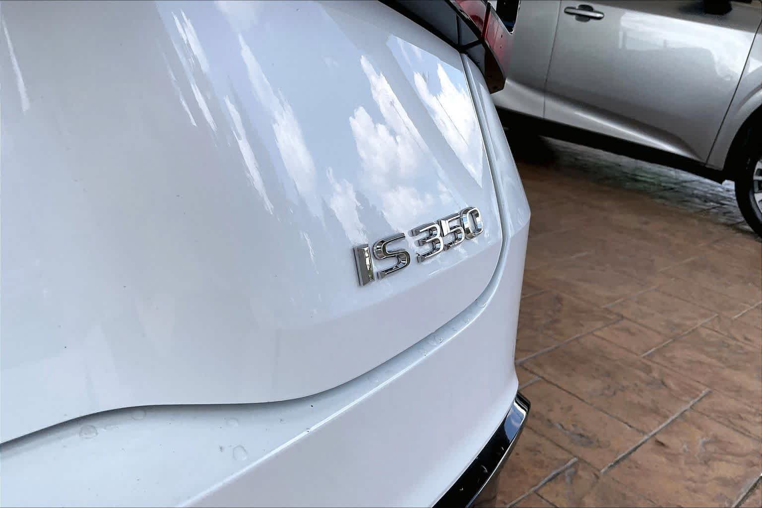 Used 2025 Ultra White Lexus F SPORT image 29