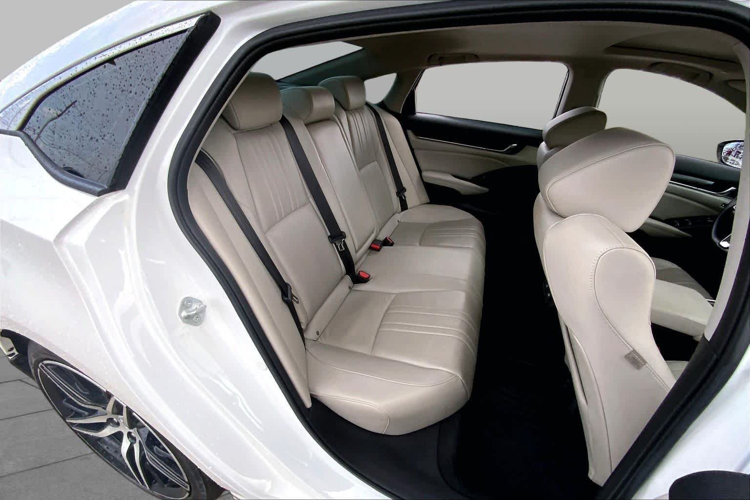Used 2022 Platinum White Pearl Honda Touring image 18