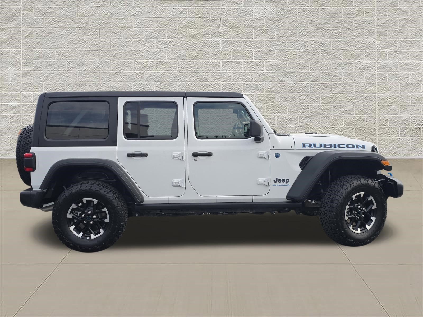 Used 2025 Bright White Clearcoat Jeep Rubicon image 8