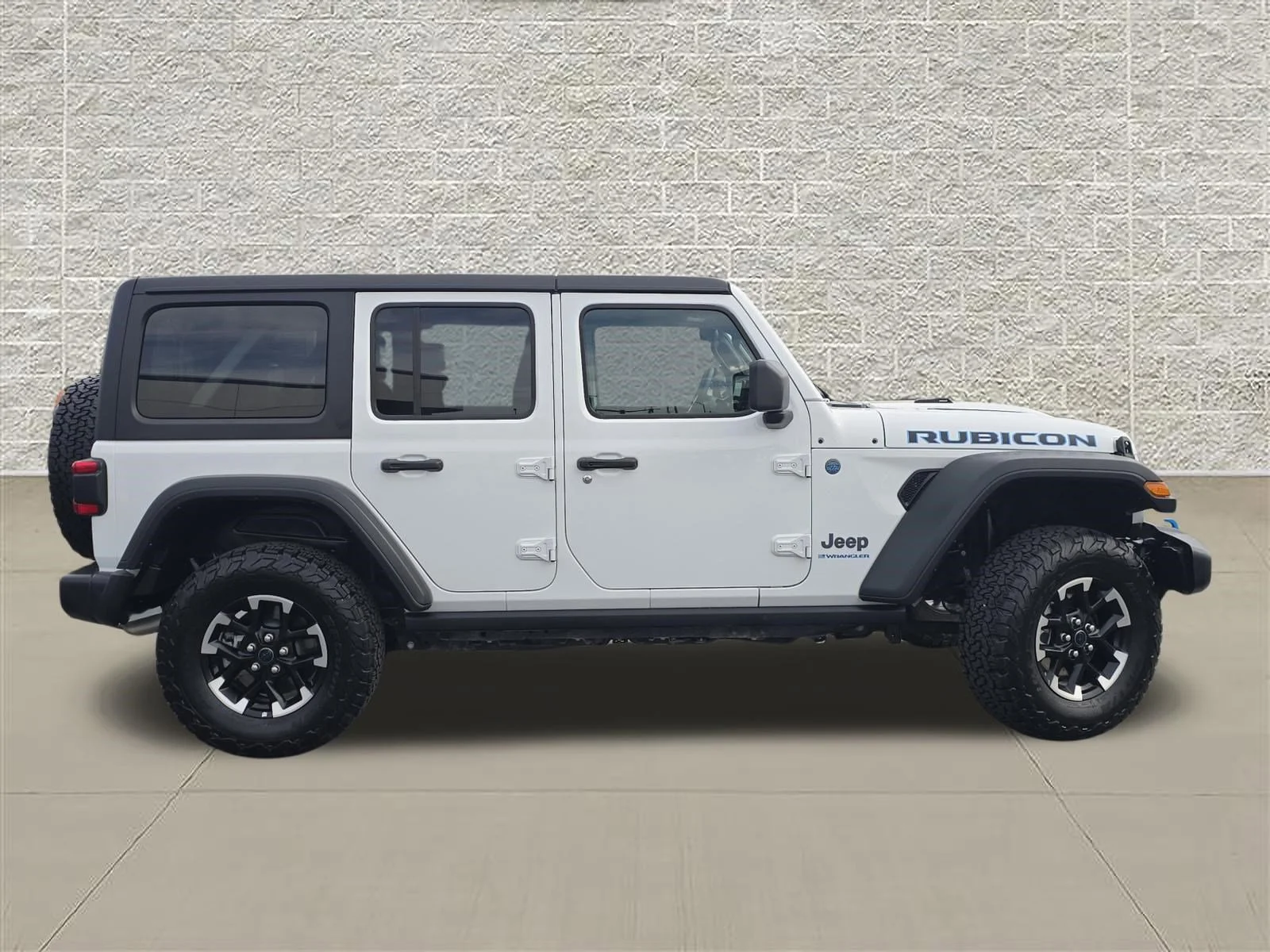 Used 2025 Bright White Clearcoat Jeep Rubicon image 8