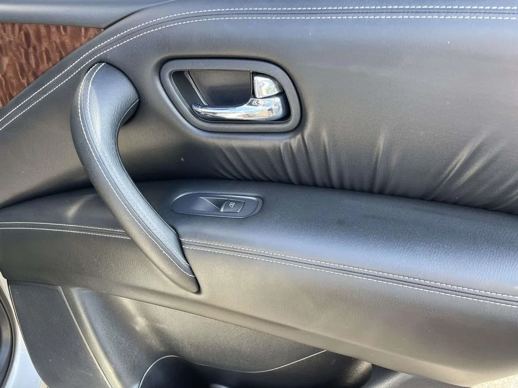 Used 2020 Brilliant Silver Metallic Nissan SL image 9