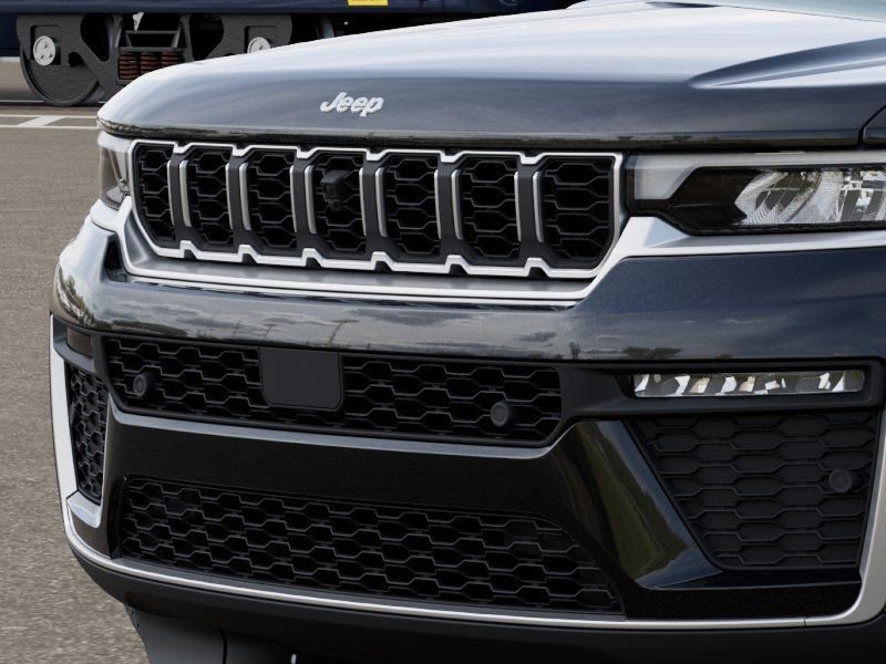 New 2026 Diamond Black Crystal Pearl-Coat Exterior Paint Jeep Limited image 11