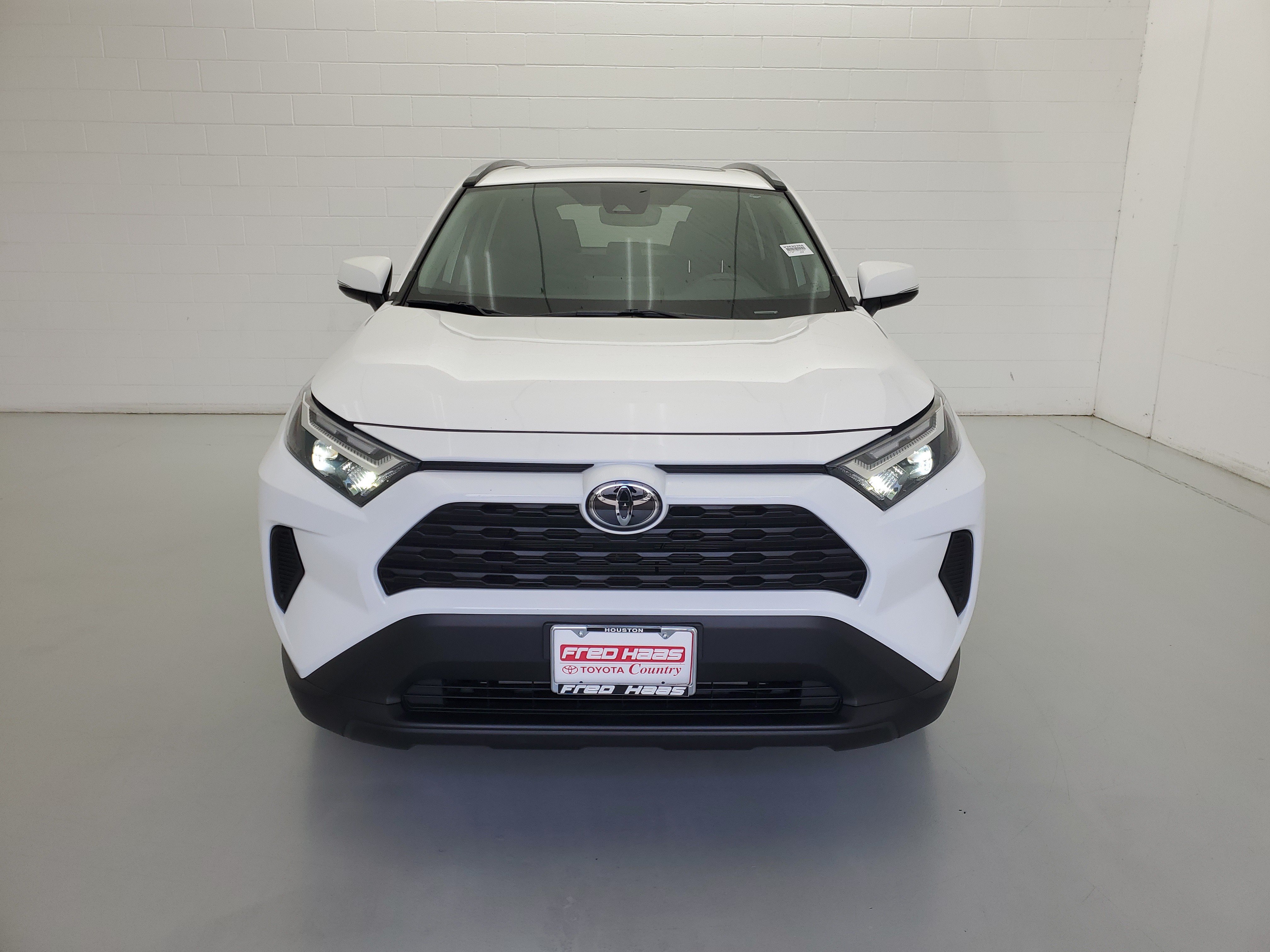 Used 2024 Ice Cap Toyota XLE image 3