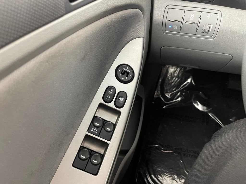 Used 2017 Red Hyundai SE image 24
