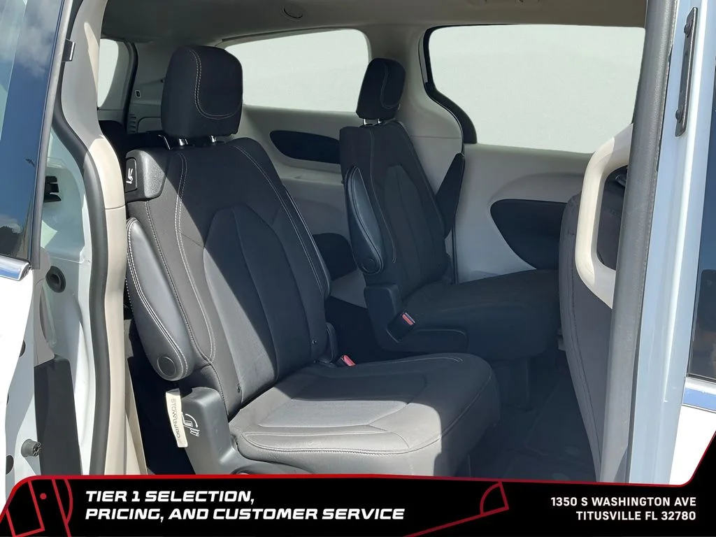 Used 2023 White Chrysler LX image 14