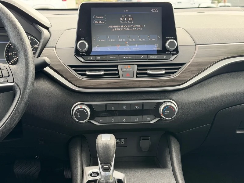 Used 2025 Glacier White Nissan SV image 14