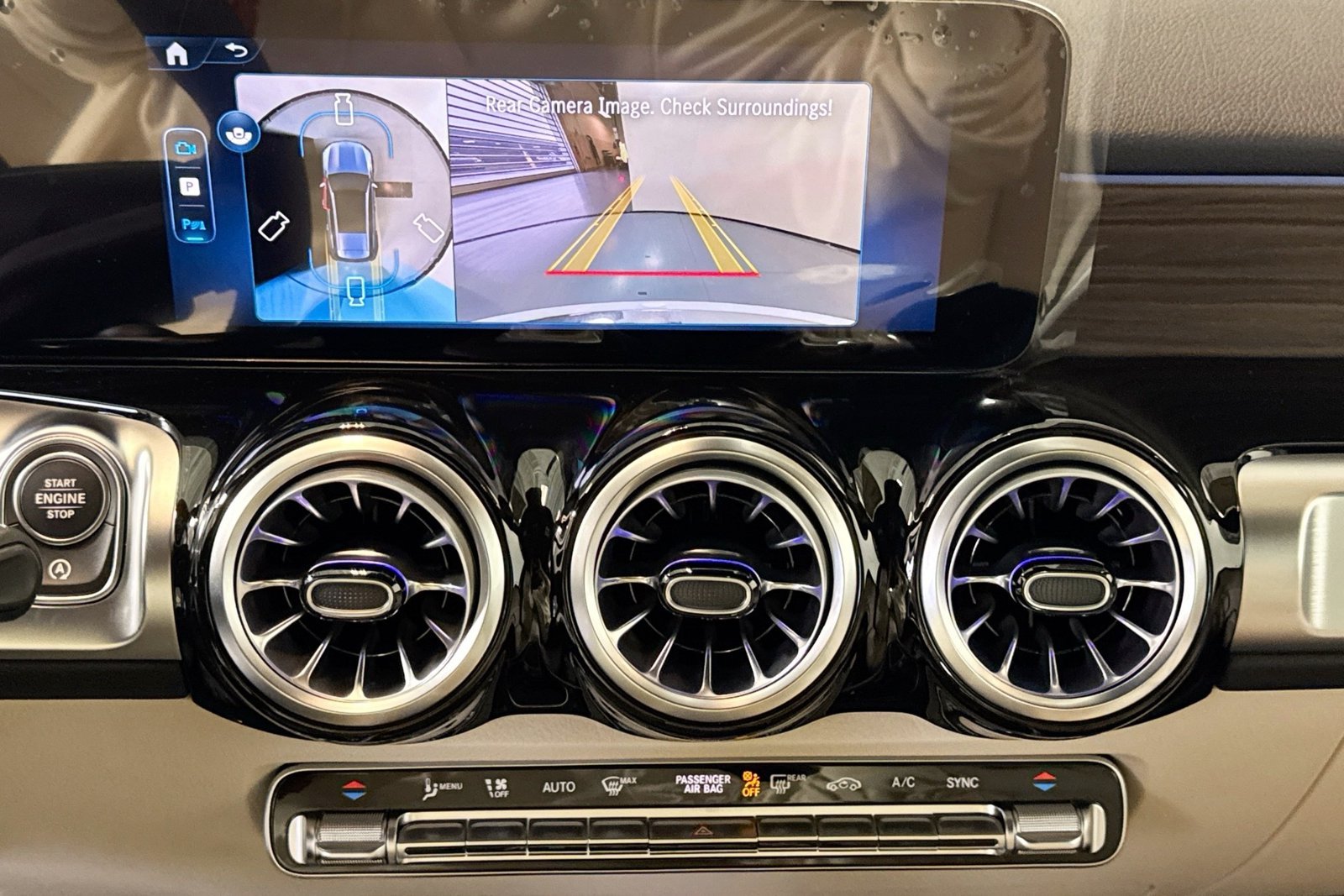 New 2026 Polar White Mercedes-Benz GLB 250 image 13
