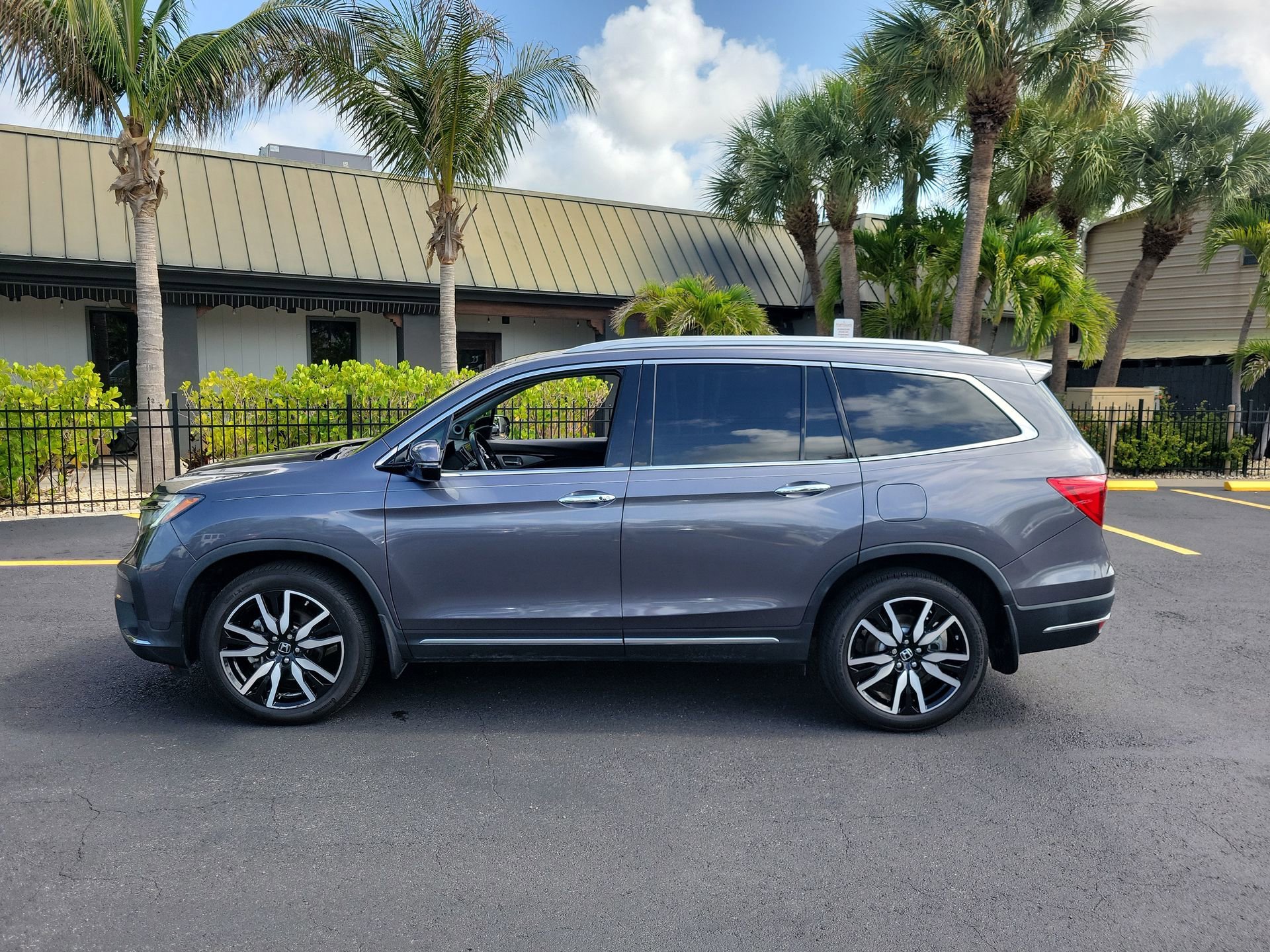 Used 2019 Gray Honda Elite image 9