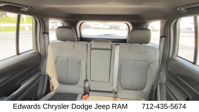 New 2026 Bright White Clear-Coat Exterior Paint Jeep Laredo X image 22