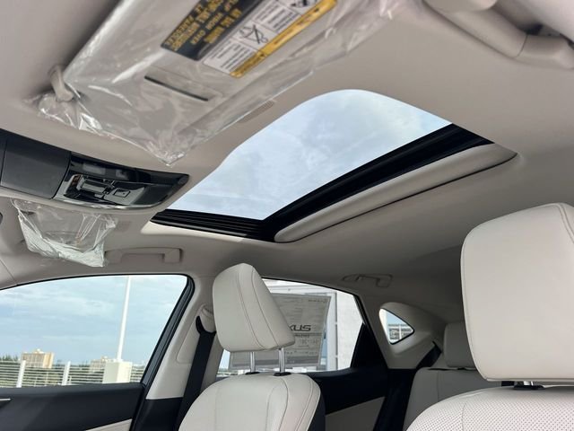 Used 2025 Black Lexus 450h+ Luxury image 22