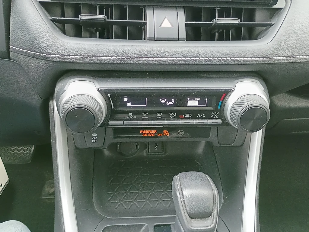 Used 2020 Midnight Black Metallic Toyota LE image 23