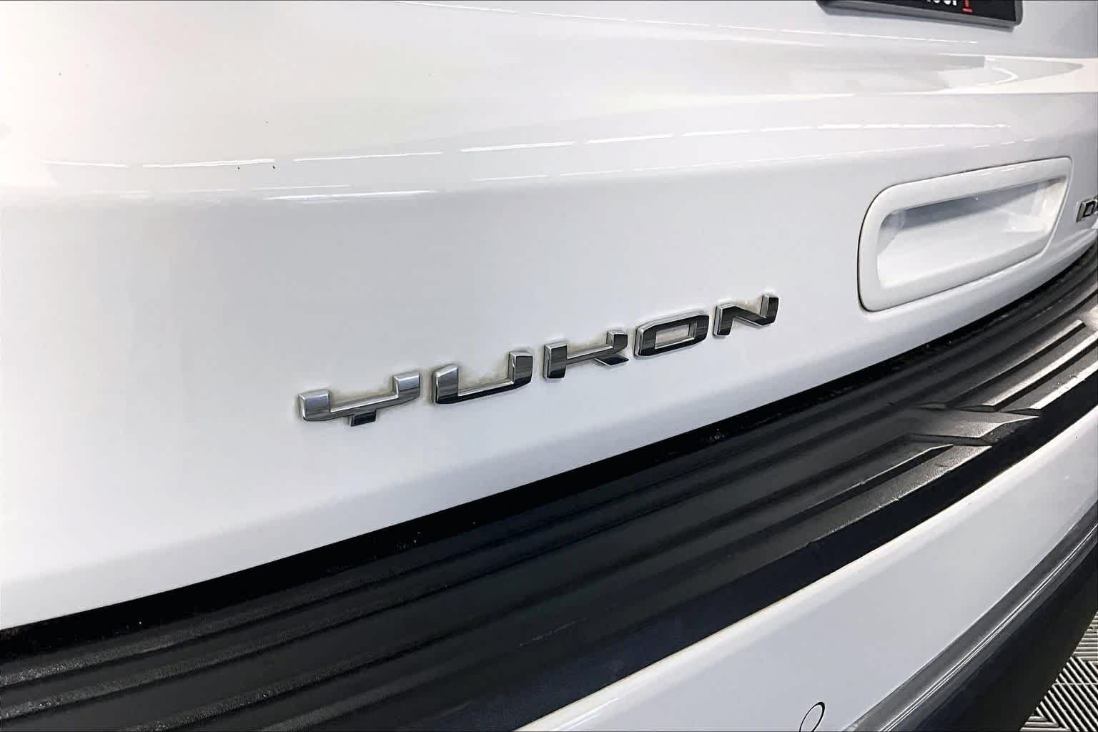 Used 2022 Summit White GMC Denali image 30