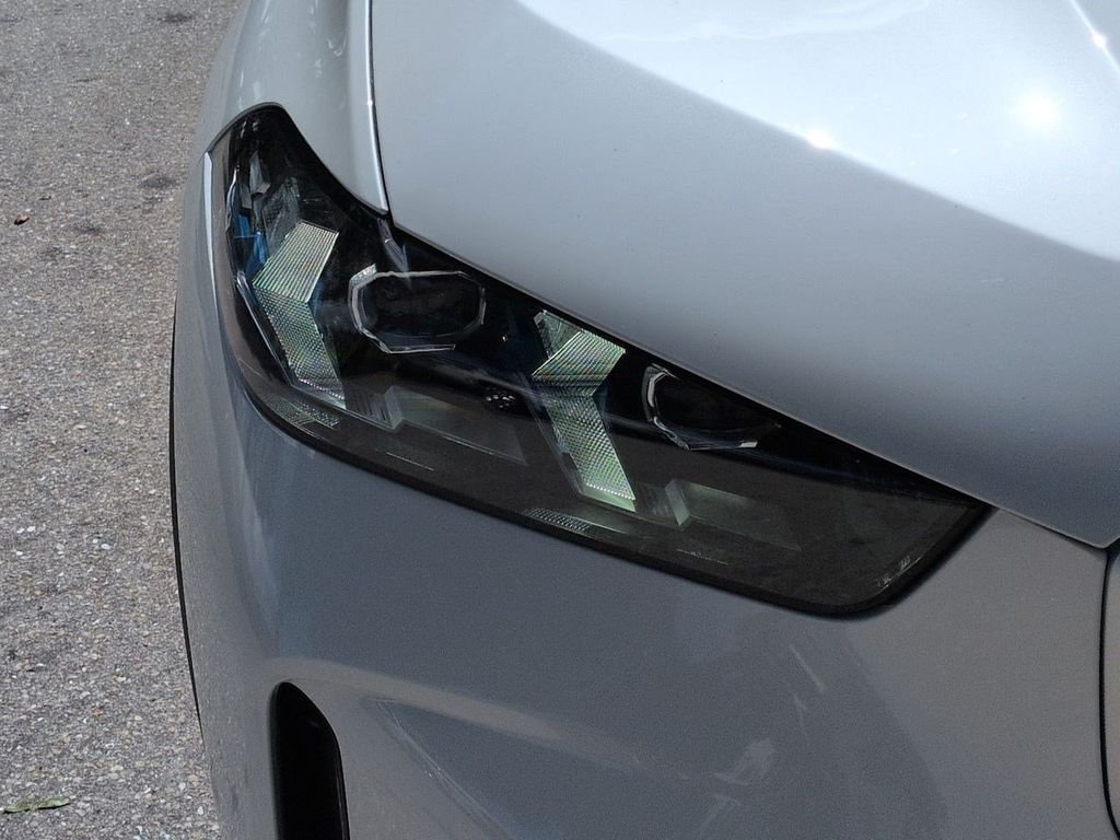 New 2026 Mineral White Metallic BMW xDrive40i image 10