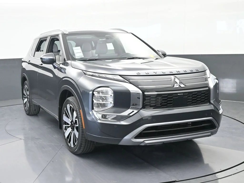 New 2026 Gray Mitsubishi SEL image 9