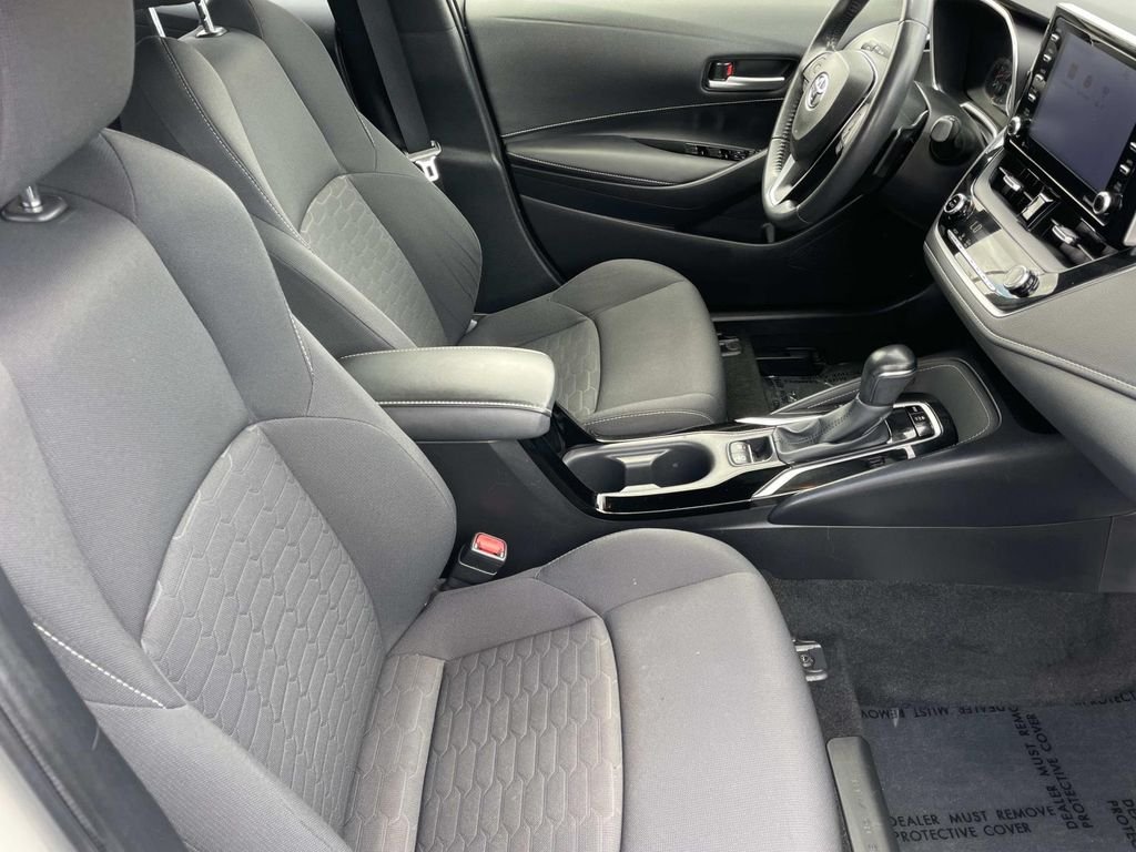 Used 2020 White Toyota SE image 27