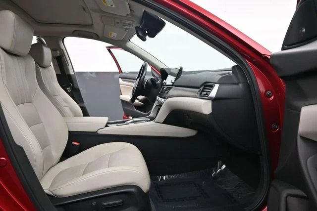 Used 2018 Red Honda EX-L 2.0T image 20