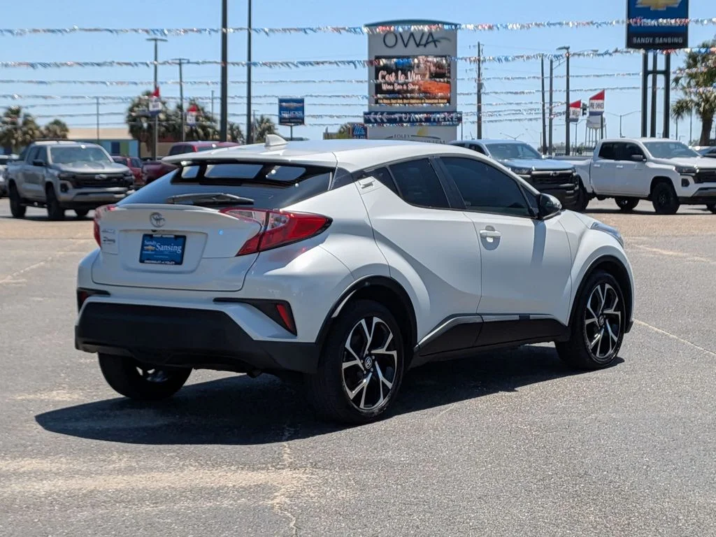Used 2021 White Toyota XLE image 5